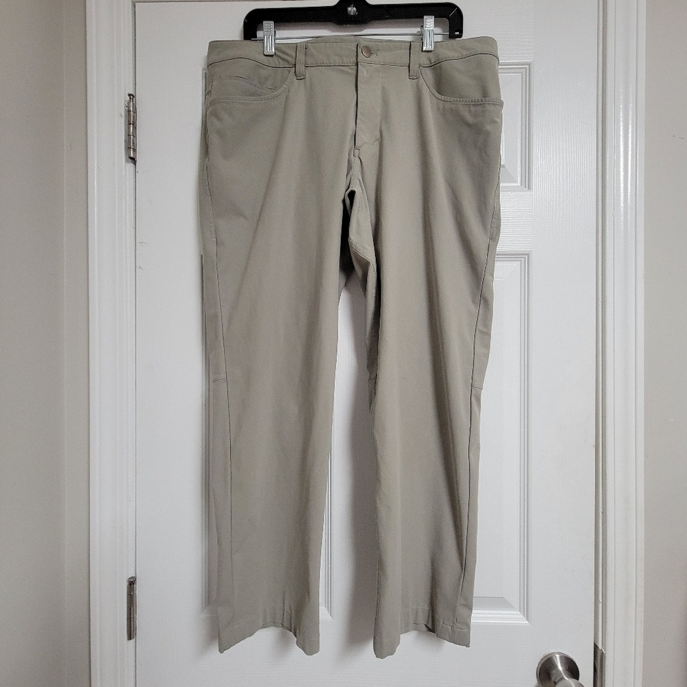 Lululemon ABC Relaxed- Fit 5 Pockets Pants Size 36.
